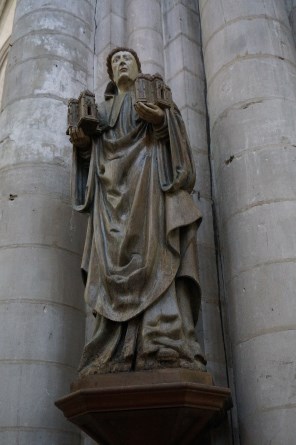 몰렘의 성 로베르토_photo by G.Garitan_in the Church of St Mary Magdalene in Troyes_France.jpg